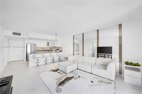 465 Ocean Drive Miami Beach FL 33139