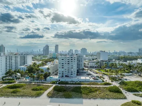465 Ocean Drive Miami Beach FL 33139
