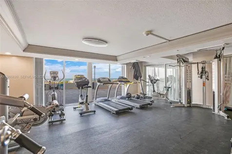 465 Ocean Drive Miami Beach FL 33139