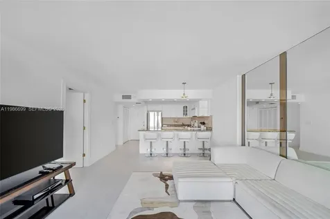 465 Ocean Drive Miami Beach FL 33139