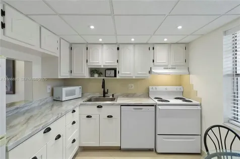 3 Abbey Lane Delray Beach FL 33446