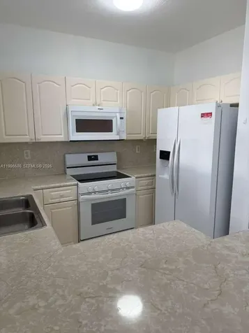 2470 SE 15th Place Homestead FL 33035