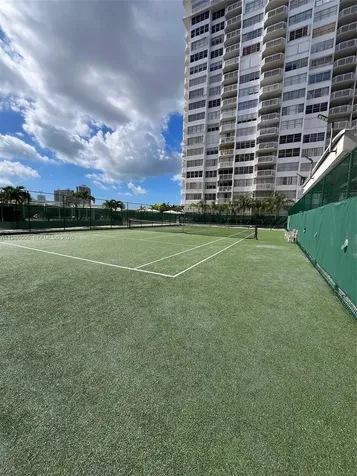 18071 Biscayne Boulevard Aventura FL 33160