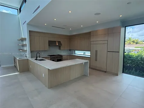 2161 NE 124th Street North Miami FL 33181