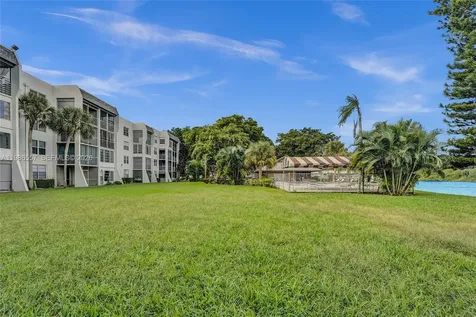 9440 Poinciana Place Davie FL 33324