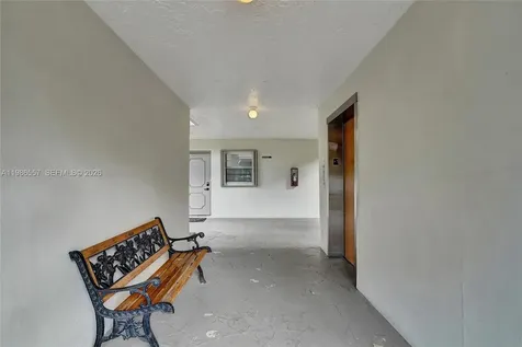 9440 Poinciana Place Davie FL 33324