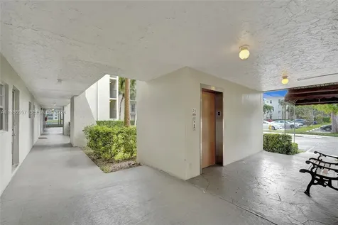 9440 Poinciana Place Davie FL 33324