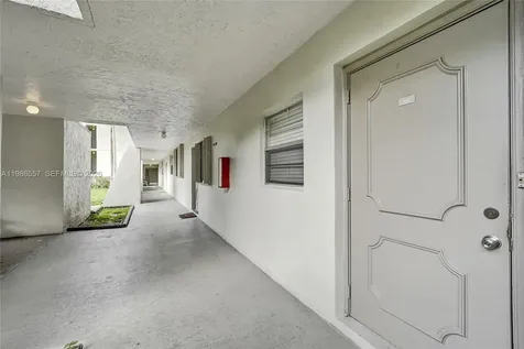 9440 Poinciana Place Davie FL 33324