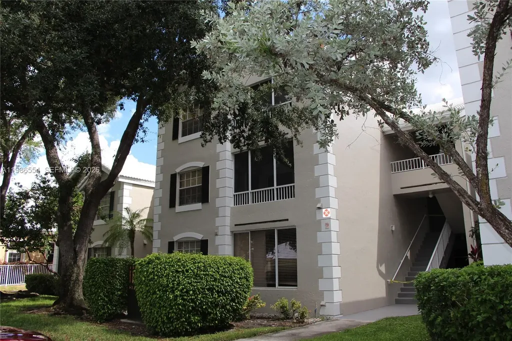 2831 N Oakland Forest Drive Oakland Park FL 33309