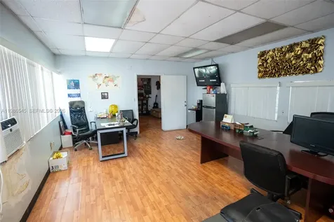 1217 NW 21st Street Miami FL 33142