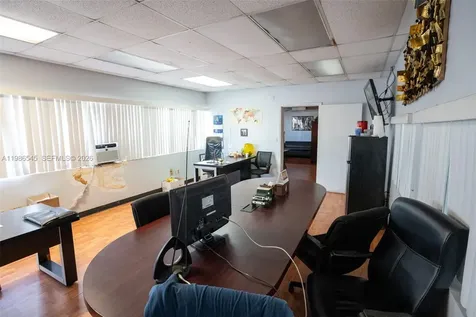 1217 NW 21st Street Miami FL 33142