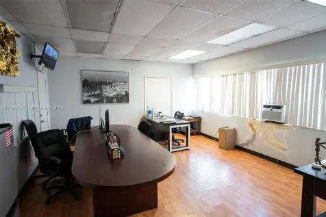 1217 NW 21st Street Miami FL 33142