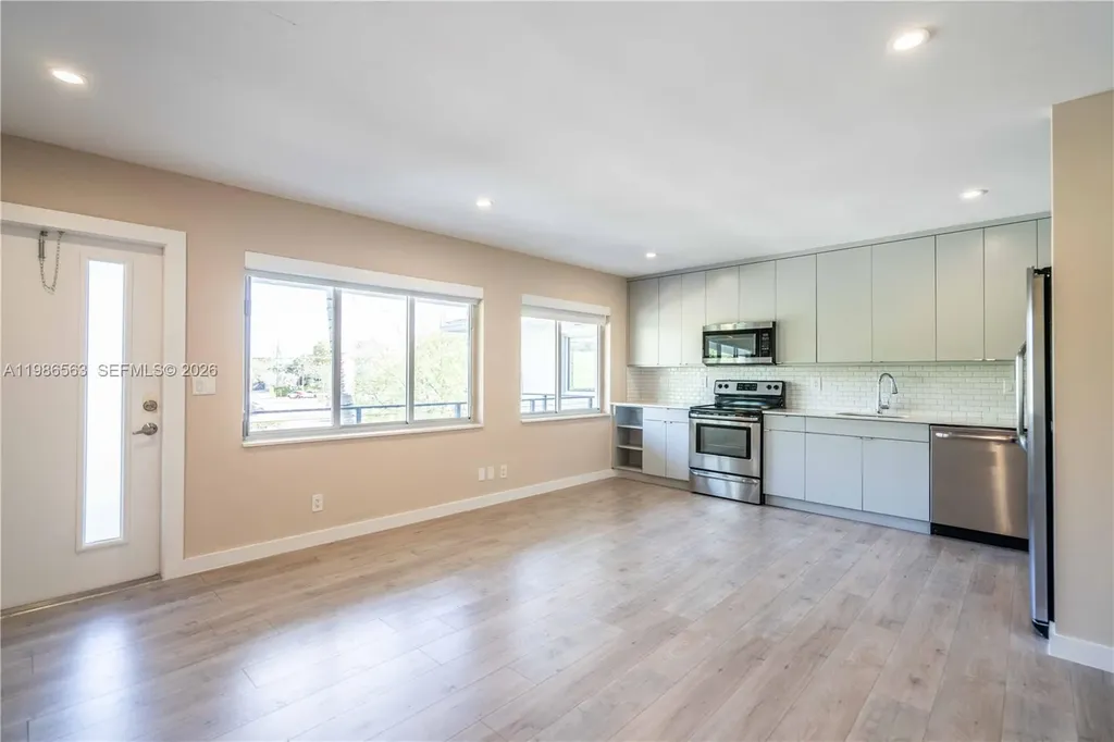 2400 NE 26th Street Fort Lauderdale FL 33305