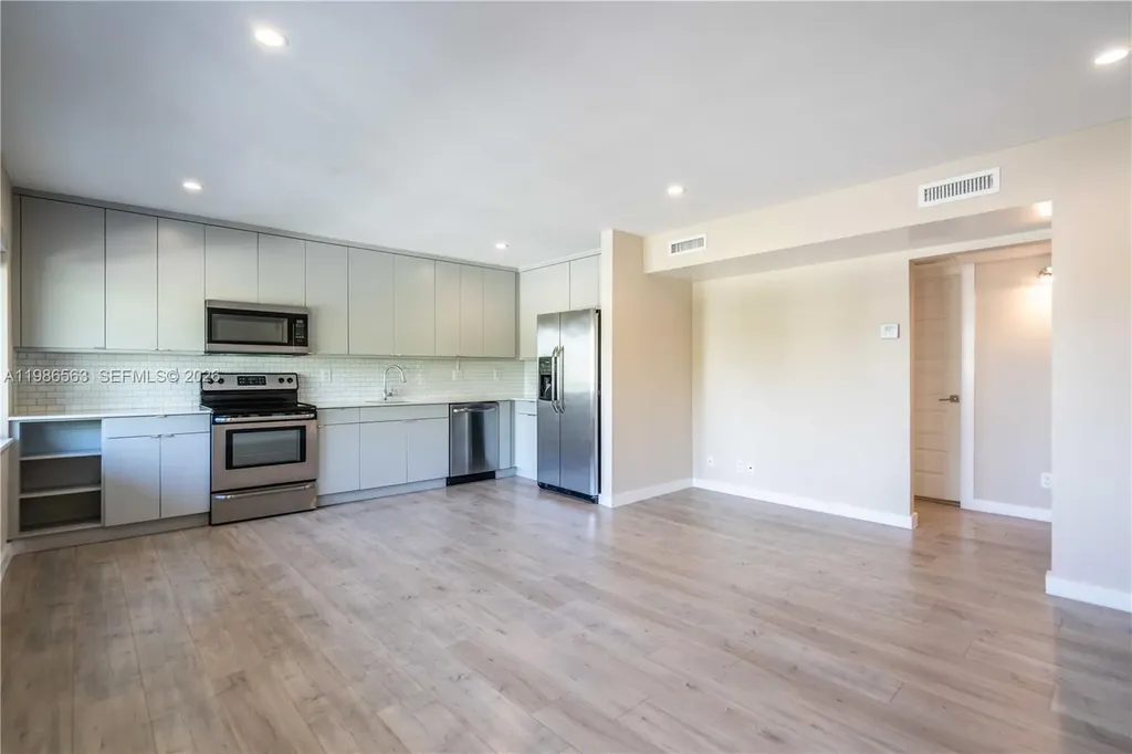 2400 NE 26th Street Fort Lauderdale FL 33305