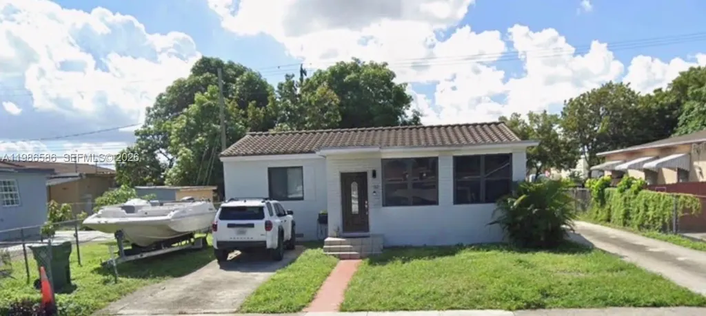 52 E 50th Place Hialeah FL 33013