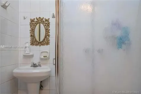 52 E 50th Place Hialeah FL 33013