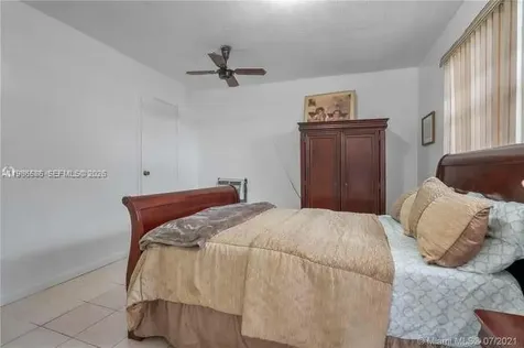 52 E 50th Place Hialeah FL 33013