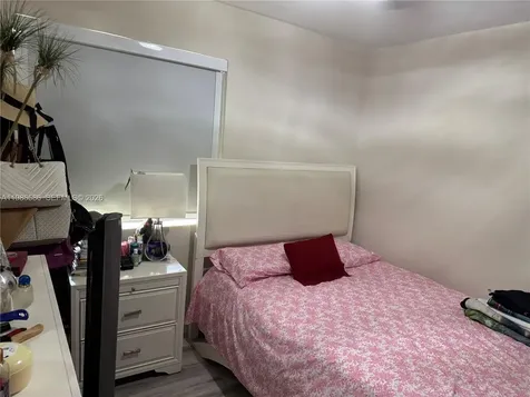 52 E 50th Place Hialeah FL 33013