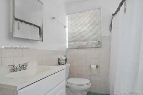52 E 50th Place Hialeah FL 33013