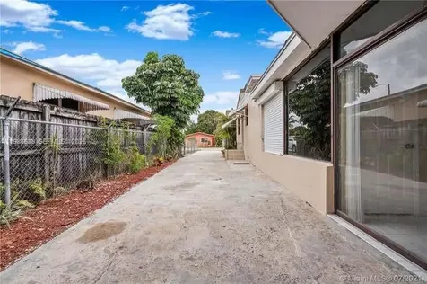 52 E 50th Place Hialeah FL 33013