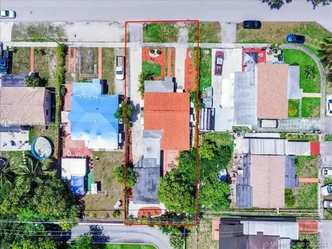 52 E 50th Place Hialeah FL 33013