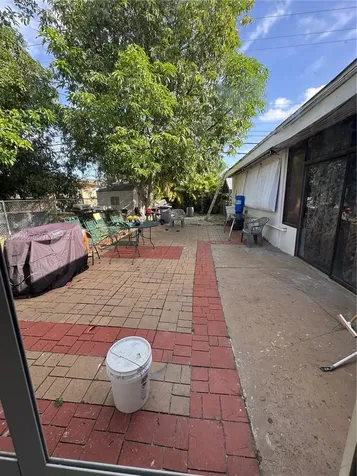 52 E 50th Place Hialeah FL 33013