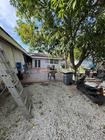 52 E 50th Place Hialeah FL 33013
