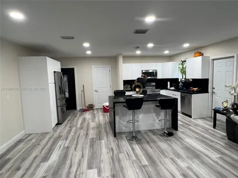 52 E 50th Place Hialeah FL 33013