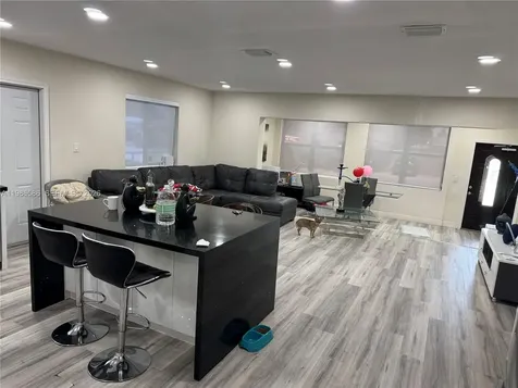 52 E 50th Place Hialeah FL 33013