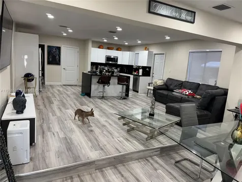 52 E 50th Place Hialeah FL 33013