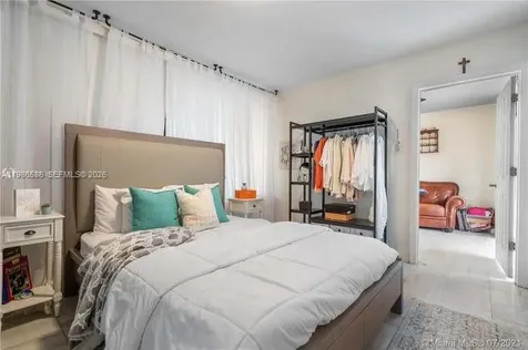52 E 50th Place Hialeah FL 33013