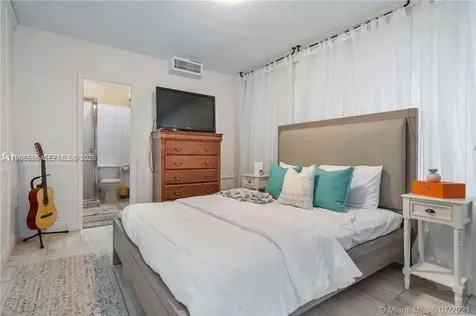 52 E 50th Place Hialeah FL 33013