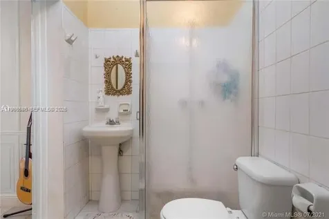 52 E 50th Place Hialeah FL 33013