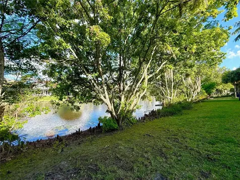 2251 NW 77th Way Pembroke Pines FL 33024