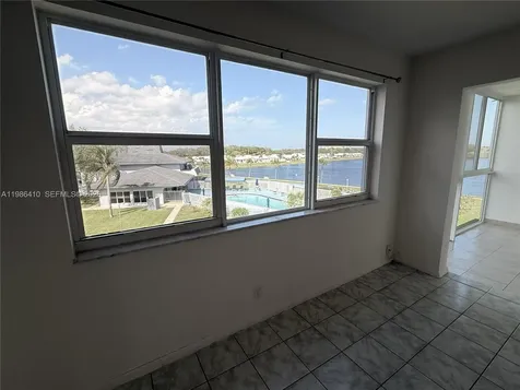 2223 Park Lane Hollywood FL 33021