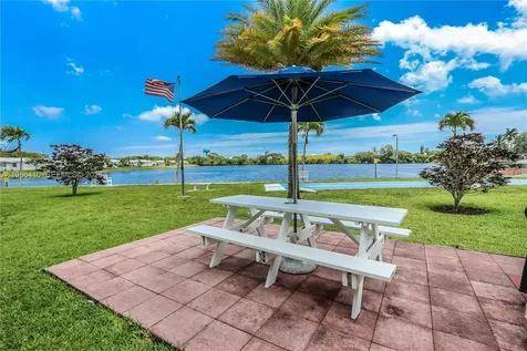 2223 Park Lane Hollywood FL 33021