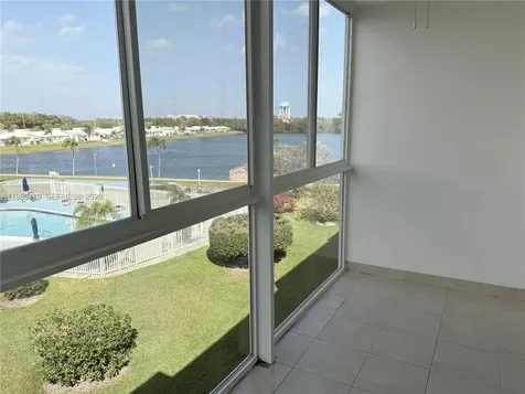 2223 Park Lane Hollywood FL 33021