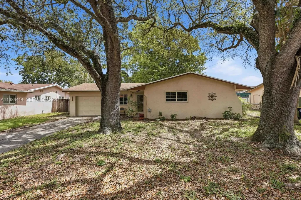 4512 SW 27th Terrace Dania Beach FL 33312