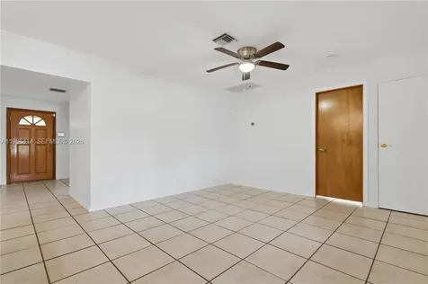 4512 SW 27th Terrace Dania Beach FL 33312