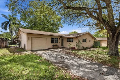 4512 SW 27th Terrace Dania Beach FL 33312
