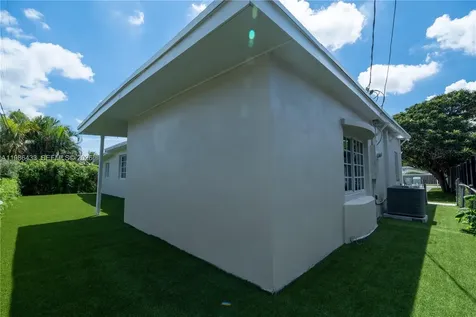 323 NW 104th Terrace Miami FL 33150