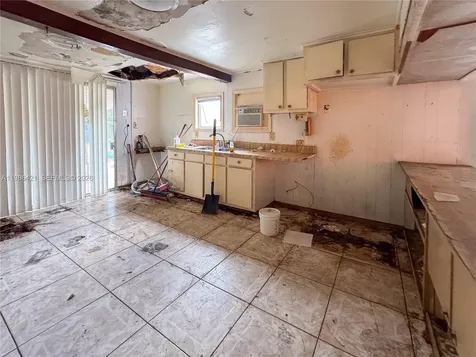 11430 SW 41st Terrace Miami FL 33165