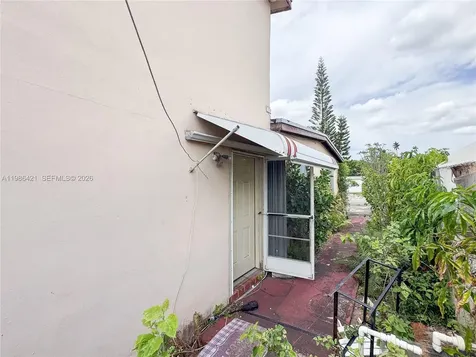 11430 SW 41st Terrace Miami FL 33165