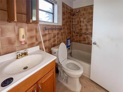 11430 SW 41st Terrace Miami FL 33165