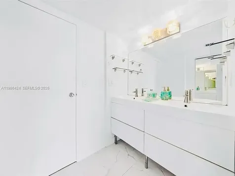 20301 W Country Club Drive Aventura FL 33180