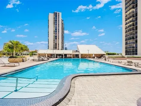 20301 W Country Club Drive Aventura FL 33180