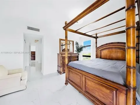 20301 W Country Club Drive Aventura FL 33180