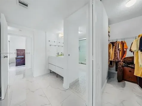 20301 W Country Club Drive Aventura FL 33180