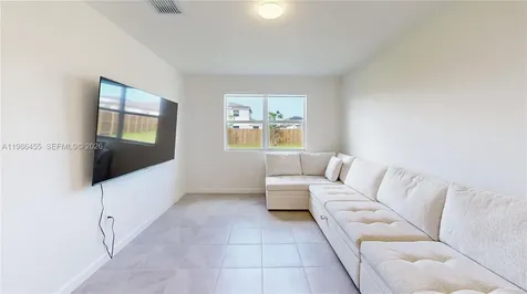 2333 SE 28th Court Homestead FL 33035