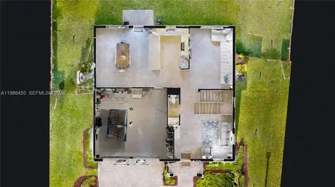 2333 SE 28th Court Homestead FL 33035